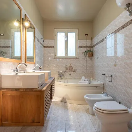 Bbhome Domus Aquae Inside Of Appia Antica Park * Roma
